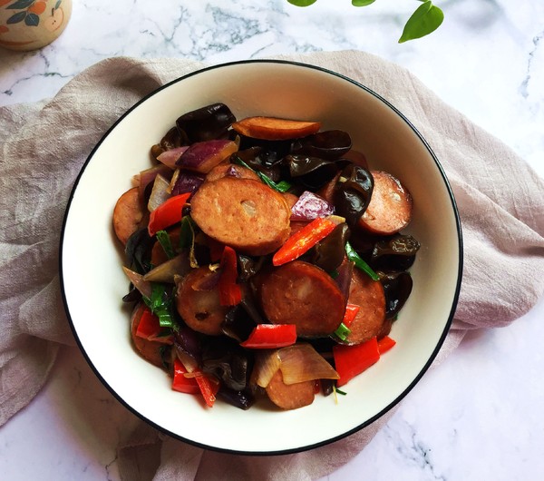 小炒紅腸的做法-家常味炒菜譜-易網(wǎng)健康養(yǎng)生網(wǎng) 小炒紅腸的做法-家常味炒菜譜