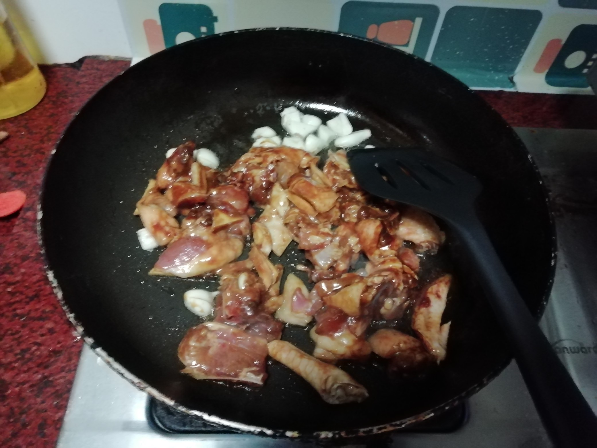 香菇燜雞飯的做法-咸鮮味炒菜譜-易網(wǎng)健康養(yǎng)生網(wǎng) 香菇燜雞飯的做法-咸鮮味炒菜譜