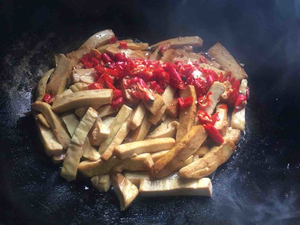 小炒香干的做法-家常味炒菜譜-易網健康養生網 小炒香干的做法-家常味炒菜譜