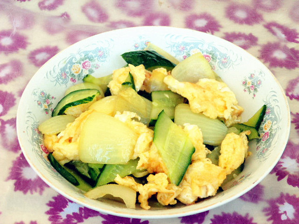 黃瓜洋蔥炒雞蛋的做法-咸鮮味炒菜譜-易網健康養生網 黃瓜洋蔥炒雞蛋的做法-咸鮮味炒菜譜