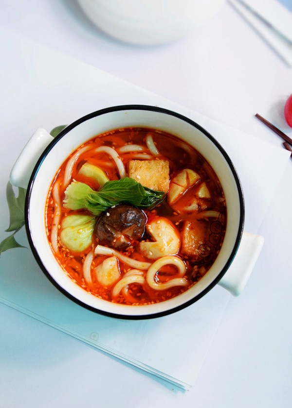 酸湯魚丸烏冬面的做法-酸辣味煮菜譜