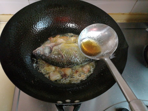 回鍋肉燉鯽魚的做法-家常味燉菜譜-易網健康養生網 回鍋肉燉鯽魚的做法-家常味燉菜譜