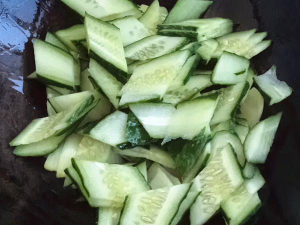 黃瓜洋蔥炒雞蛋的做法-咸鮮味炒菜譜-易網健康養生網 黃瓜洋蔥炒雞蛋的做法-咸鮮味炒菜譜