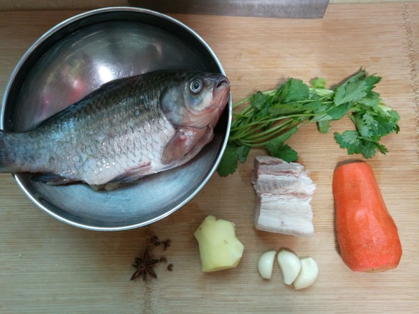 回鍋肉燉鯽魚的做法-家常味燉菜譜-易網<a href=http://www.jsjjzhkt.cn/ target=_blank class=infotextkey>健康養生</a>網 回鍋肉燉鯽魚的做法-家常味燉菜譜