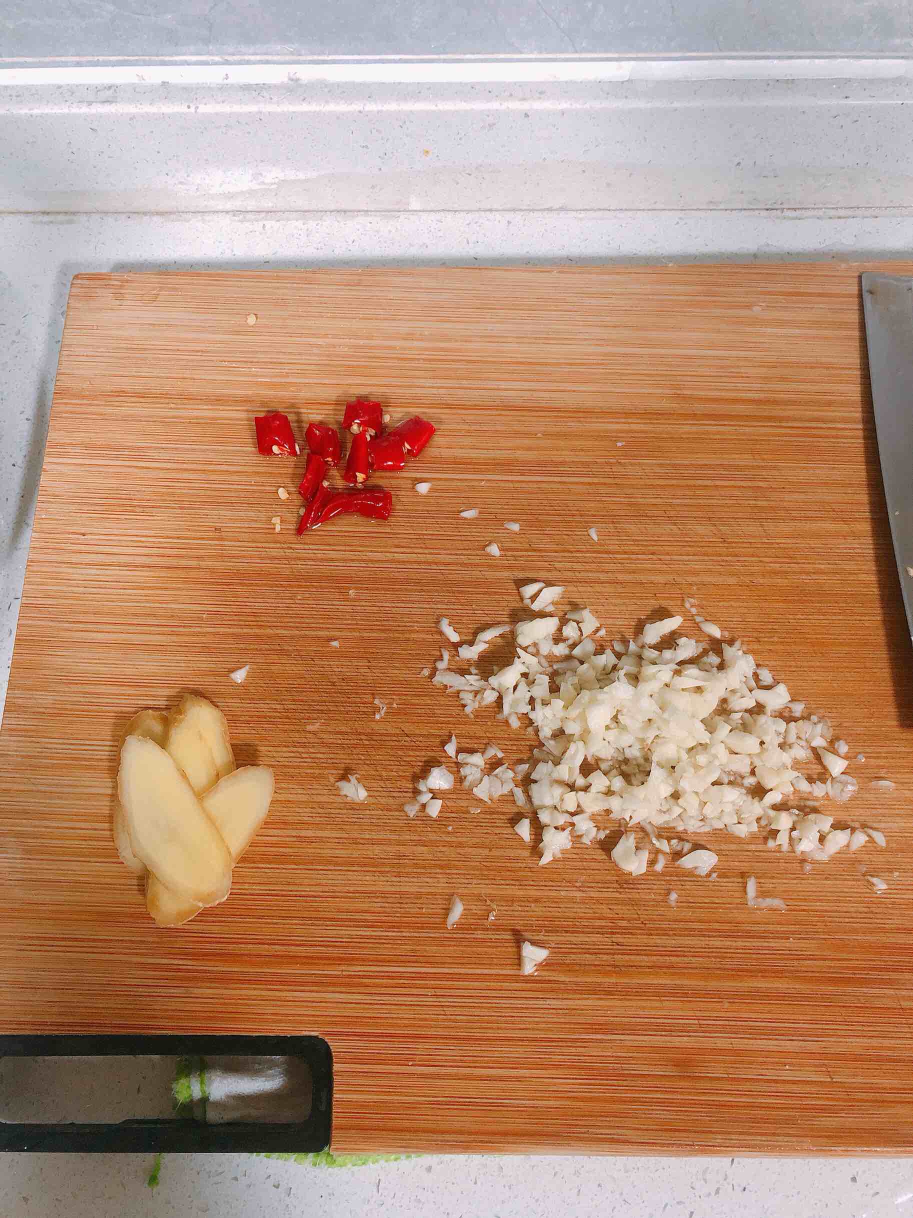 空氣炸鍋版蒜香豬肋骨的做法-蒜香味烤菜譜-易網(wǎng)健康養(yǎng)生網(wǎng) 空氣炸鍋版蒜香豬肋骨的做法-蒜香味烤菜譜