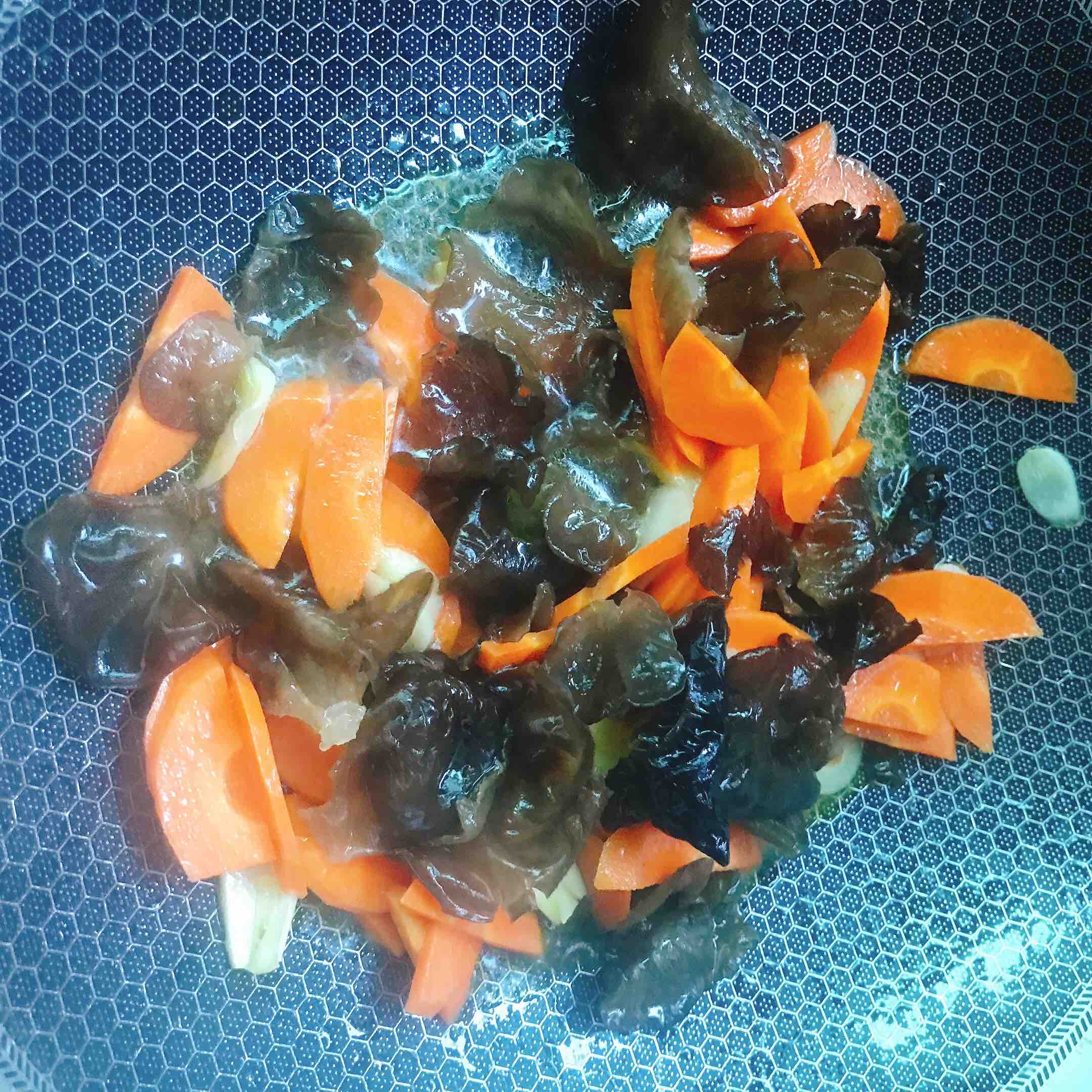 胡蘿卜炒木耳的做法-咸鮮味炒菜譜-易網(wǎng)健康養(yǎng)生網(wǎng) 胡蘿卜炒木耳的做法-咸鮮味炒菜譜