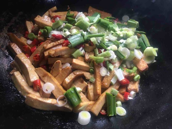 小炒香干的做法-家常味炒菜譜-易網健康養生網 小炒香干的做法-家常味炒菜譜