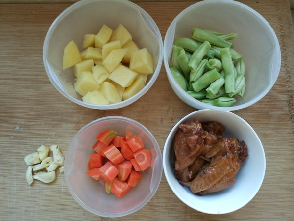 土豆豆角燉雞翅的做法-家常味燉菜譜-易網<a href=http://www.jsjjzhkt.cn/ target=_blank class=infotextkey>健康養生</a>網 土豆豆角燉雞翅的做法-家常味燉菜譜