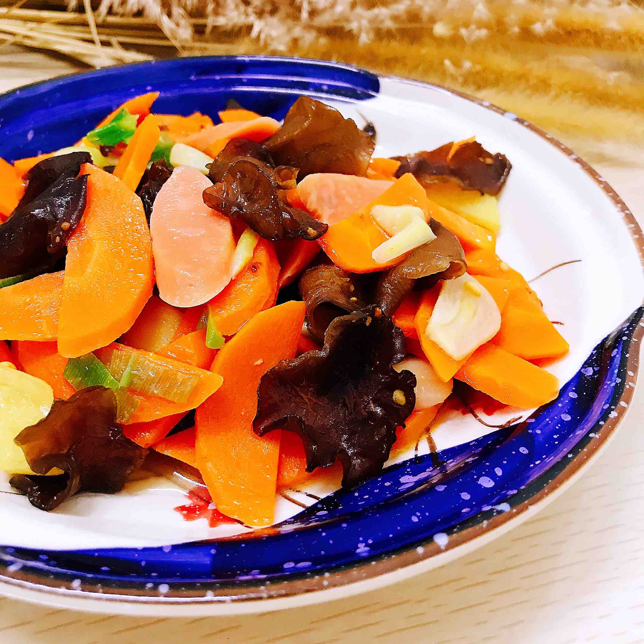 胡蘿卜炒木耳的做法-咸鮮味炒菜譜-易網(wǎng)健康養(yǎng)生網(wǎng) 胡蘿卜炒木耳的做法-咸鮮味炒菜譜