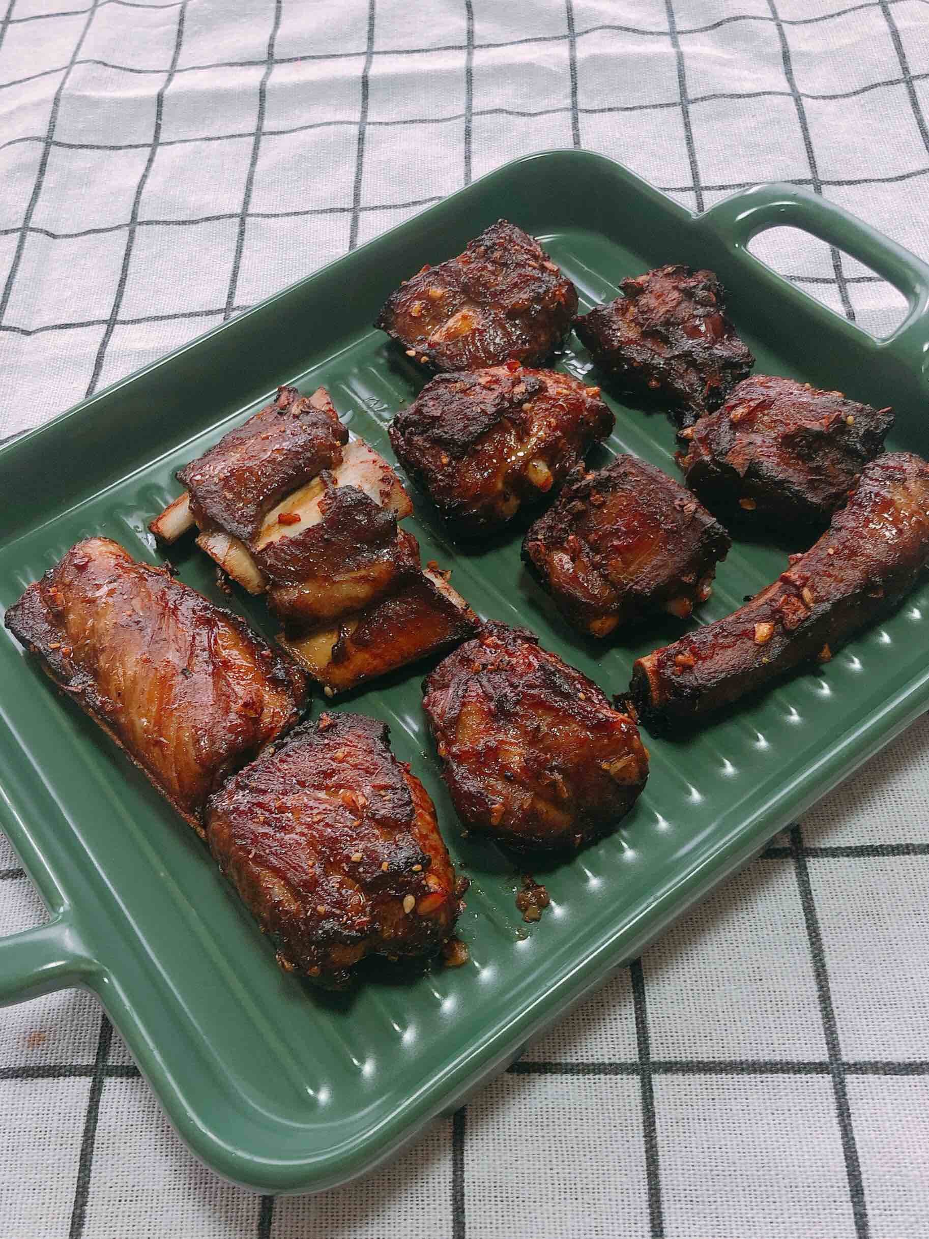 空氣炸鍋版蒜香豬肋骨的做法-蒜香味烤菜譜-易網(wǎng)健康養(yǎng)生網(wǎng) 空氣炸鍋版蒜香豬肋骨的做法-蒜香味烤菜譜