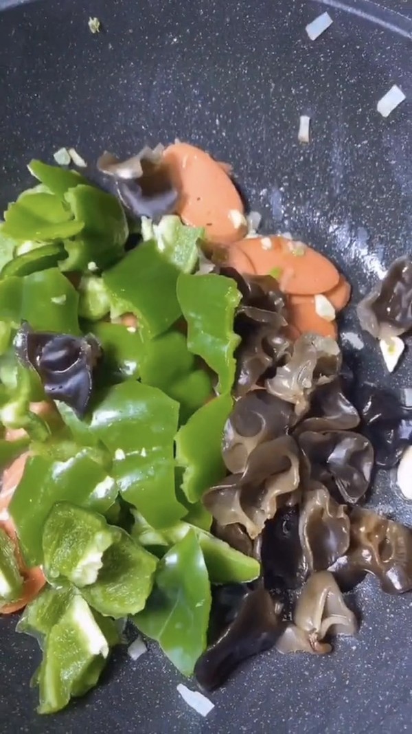 青椒炒雞蛋的做法-咸鮮味炒菜譜-易網(wǎng)健康養(yǎng)生網(wǎng) 青椒炒雞蛋的做法-咸鮮味炒菜譜