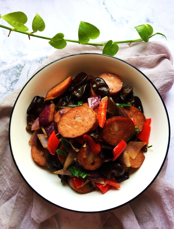 小炒紅腸的做法-家常味炒菜譜-易網(wǎng)健康養(yǎng)生網(wǎng) 小炒紅腸的做法-家常味炒菜譜