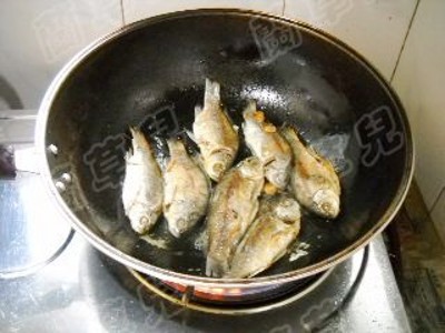 蘿卜絲燉野鯽魚的做法-家常味燉菜譜