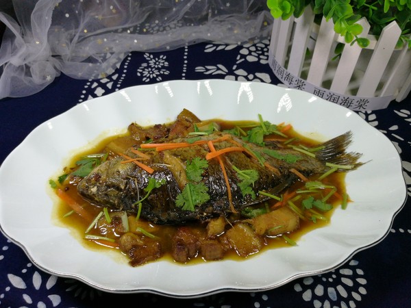 回鍋肉燉鯽魚的做法-家常味燉菜譜-易網健康養生網 回鍋肉燉鯽魚的做法-家常味燉菜譜