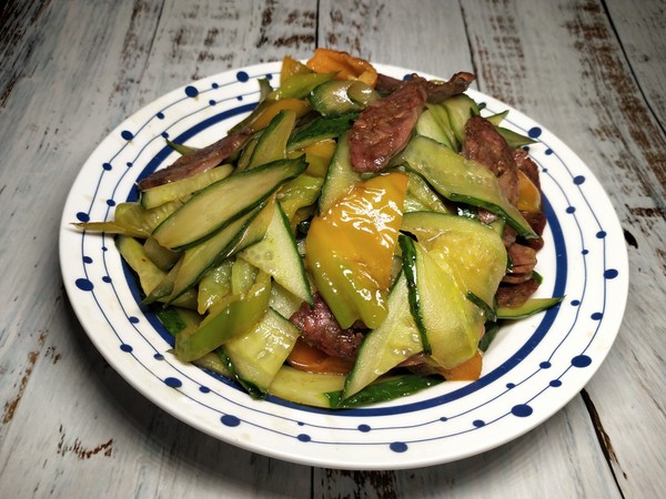 黃瓜炒麻辣香腸的做法-家常味炒菜譜-易網健康養生網 黃瓜炒麻辣香腸的做法-家常味炒菜譜