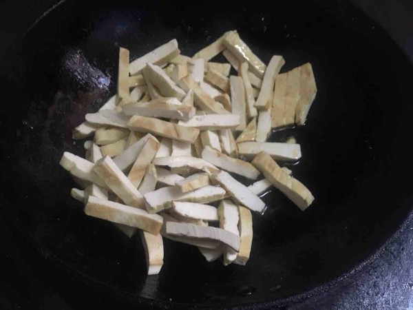小炒香干的做法-家常味炒菜譜-易網健康養生網 小炒香干的做法-家常味炒菜譜