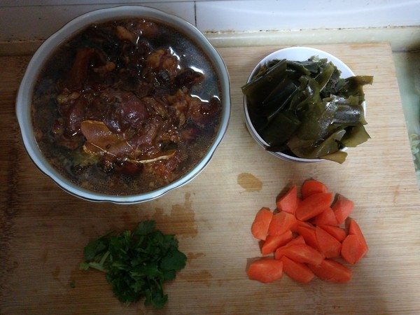 牛筋燉海帶扣的做法-家常味燉菜譜-易網健康養生網 牛筋燉海帶扣的做法-家常味燉菜譜