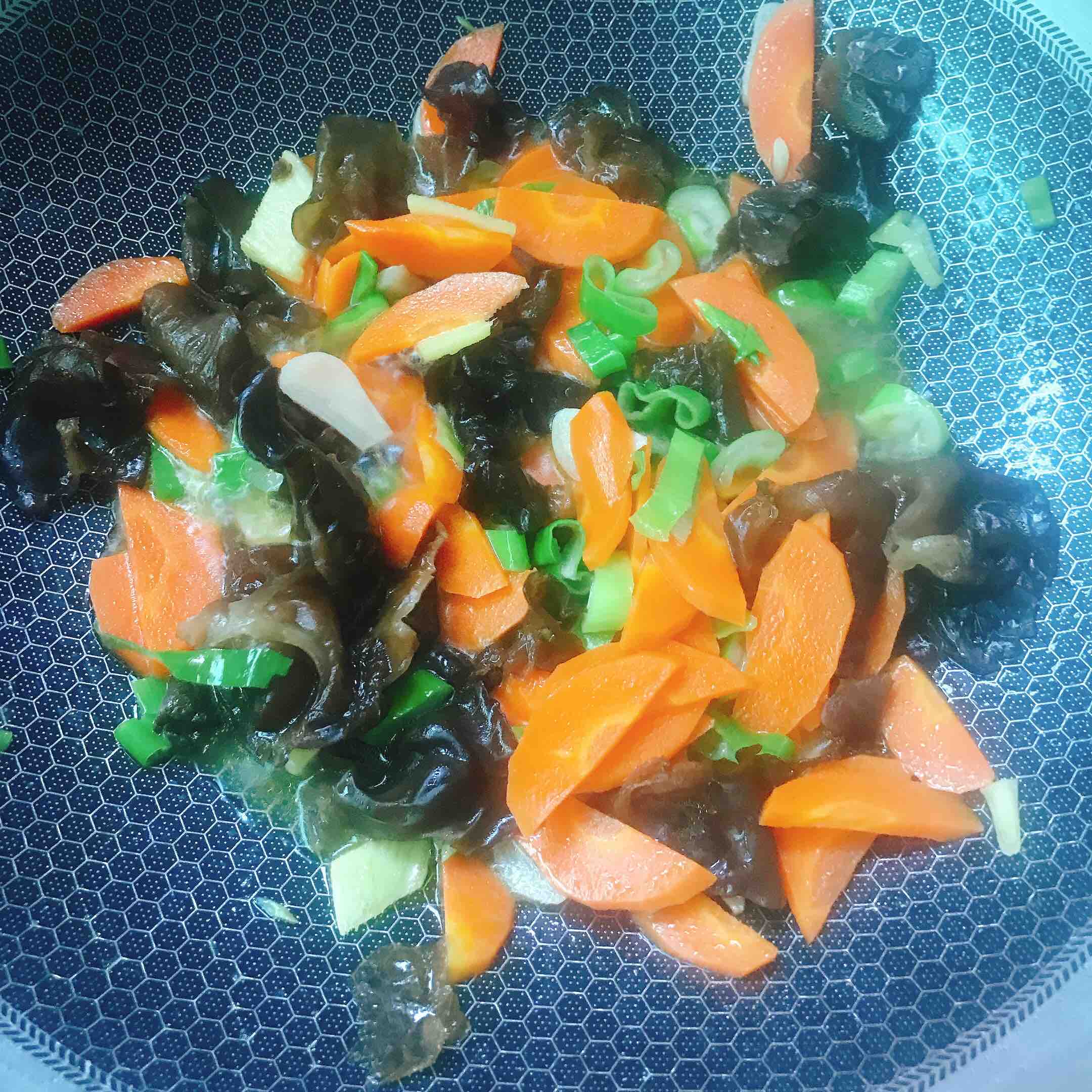 胡蘿卜炒木耳的做法-咸鮮味炒菜譜-易網(wǎng)健康養(yǎng)生網(wǎng) 胡蘿卜炒木耳的做法-咸鮮味炒菜譜