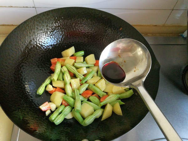 土豆豆角燉雞翅的做法-家常味燉菜譜-易網健康養生網 土豆豆角燉雞翅的做法-家常味燉菜譜