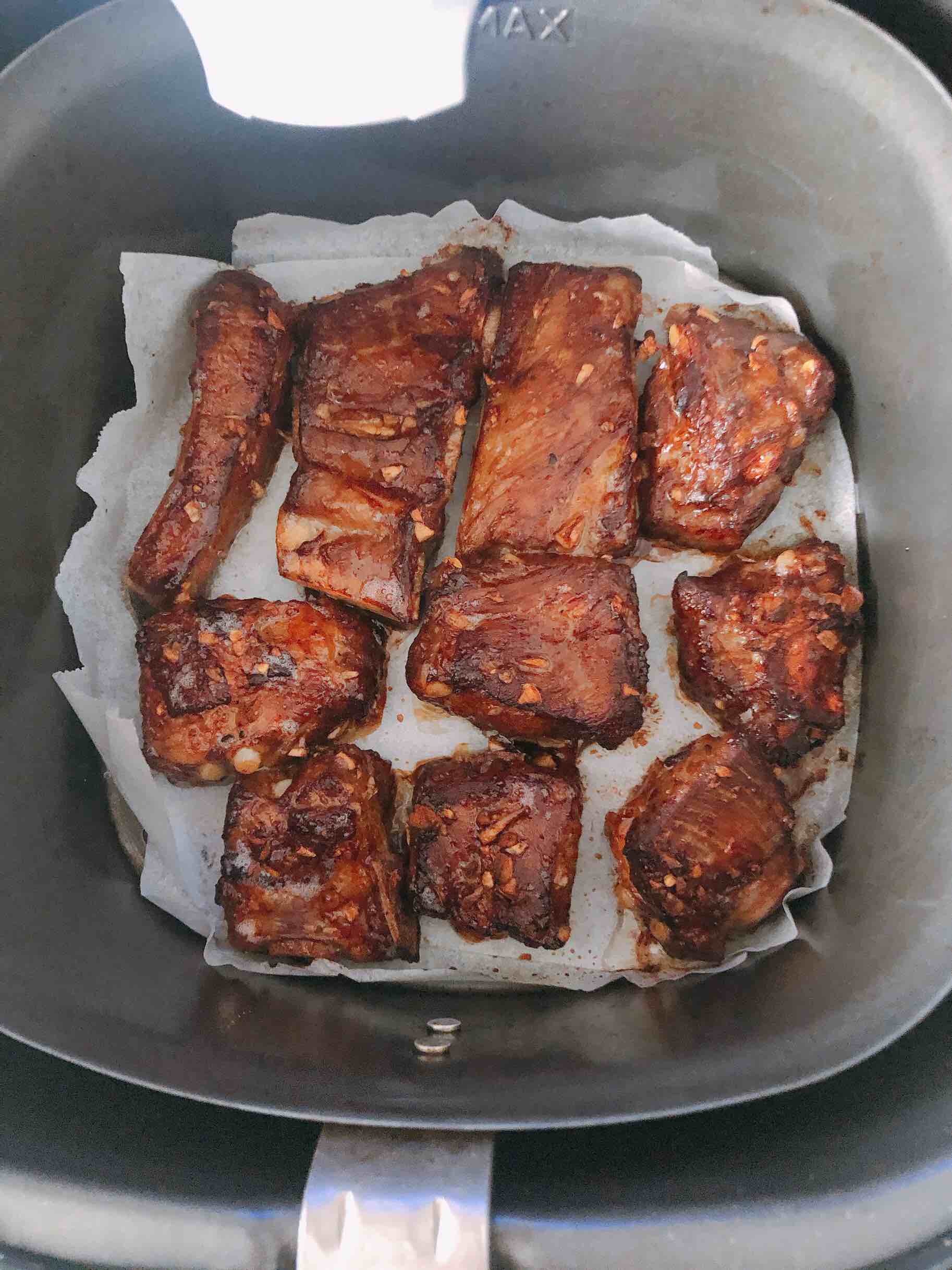 空氣炸鍋版蒜香豬肋骨的做法-蒜香味烤菜譜-易網(wǎng)健康養(yǎng)生網(wǎng) 空氣炸鍋版蒜香豬肋骨的做法-蒜香味烤菜譜