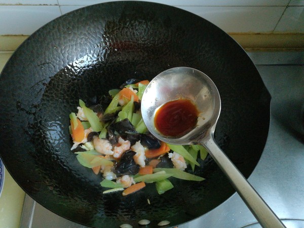 萵筍木耳炒蝦仁的做法-家常味炒菜譜-易網(wǎng)健康養(yǎng)生網(wǎng) 萵筍木耳炒蝦仁的做法-家常味炒菜譜