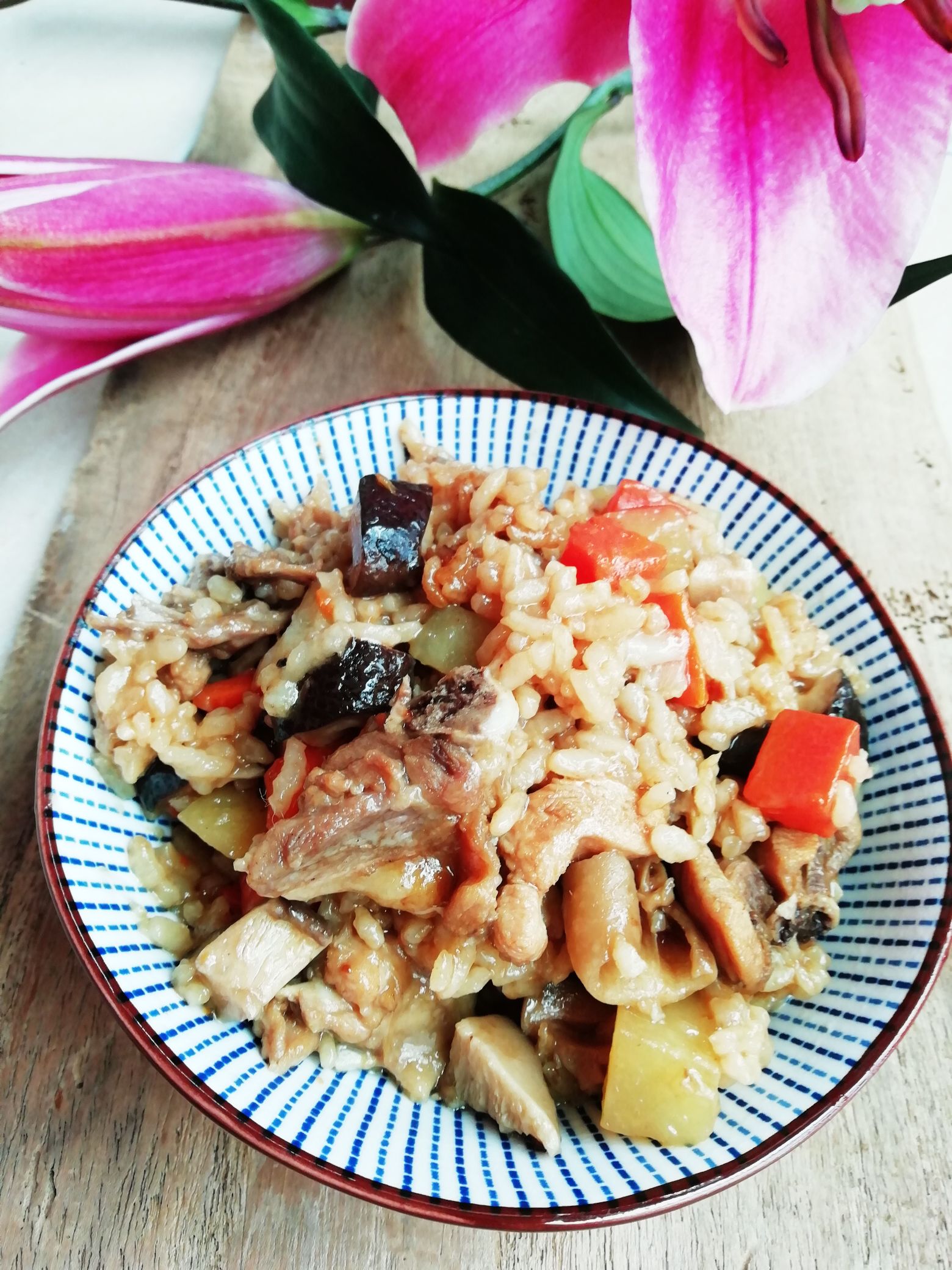 香菇燜雞飯的做法-咸鮮味炒菜譜