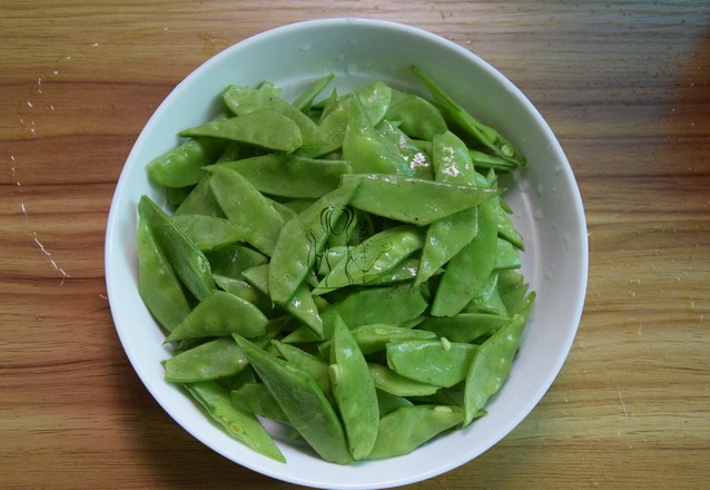 臘腸炒荷蘭豆的做法-家常味炒菜譜-易網健康養生網 臘腸炒荷蘭豆的做法-家常味炒菜譜