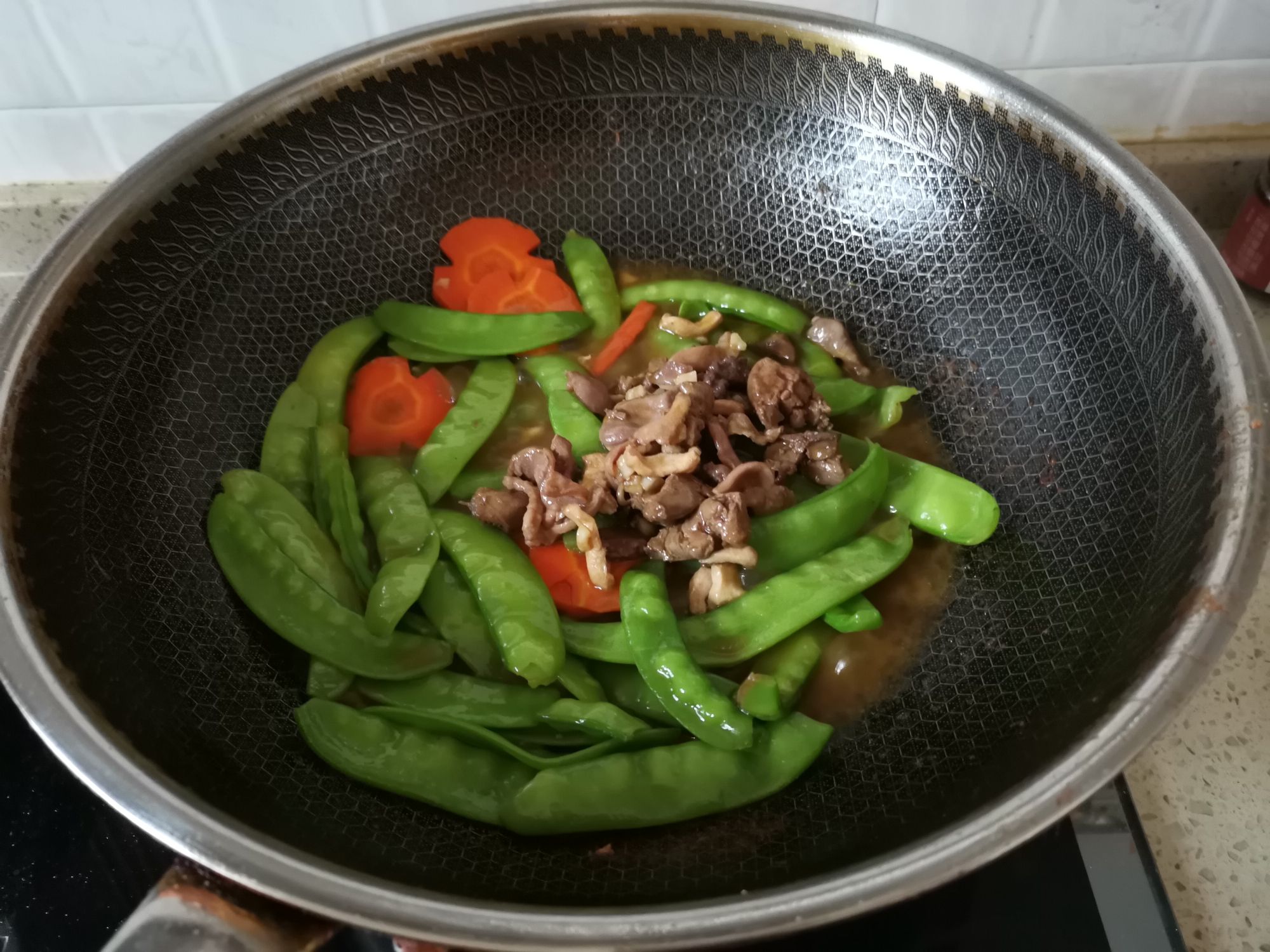 荷蘭豆炒雞雜的做法-咸鮮味炒菜譜