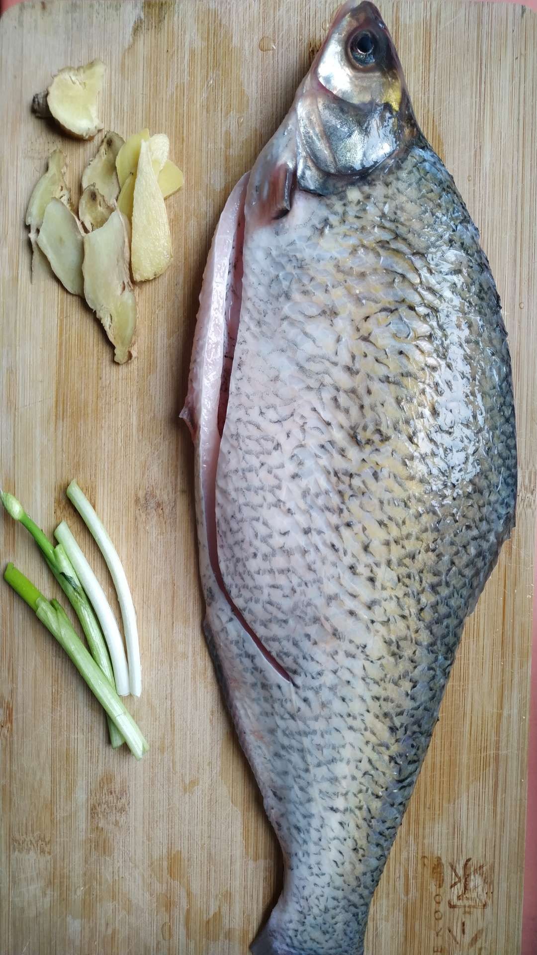 剁椒蒸魚的做法-香辣味蒸菜譜-易網(wǎng)<a href=http://www.jsjjzhkt.cn/ target=_blank class=infotextkey>健康養(yǎng)生</a>網(wǎng) 剁椒蒸魚的做法-香辣味蒸菜譜