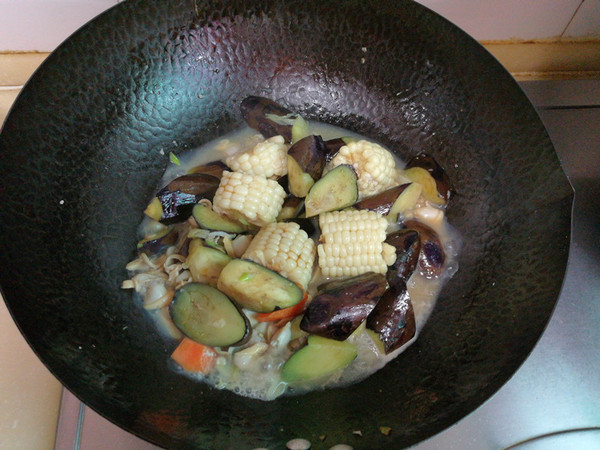 茄子花蜆子燴玉米的做法-家常味燴菜譜