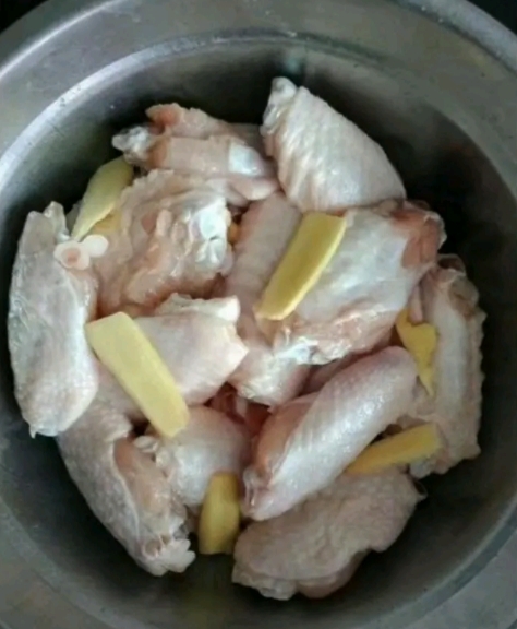黃梔雞翅的做法-家常味煮菜譜