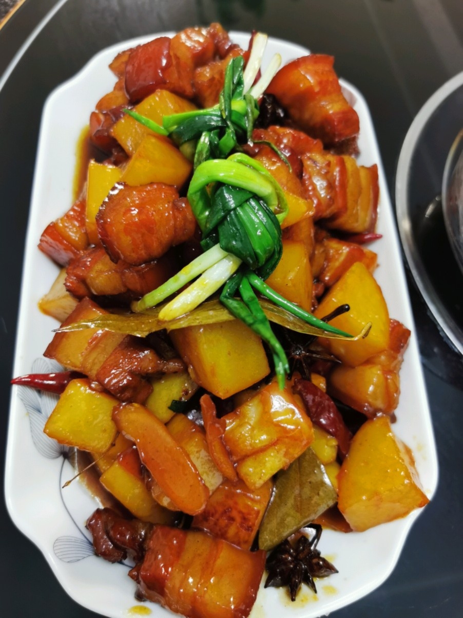 土豆紅燒肉的做法-甜味燉菜譜