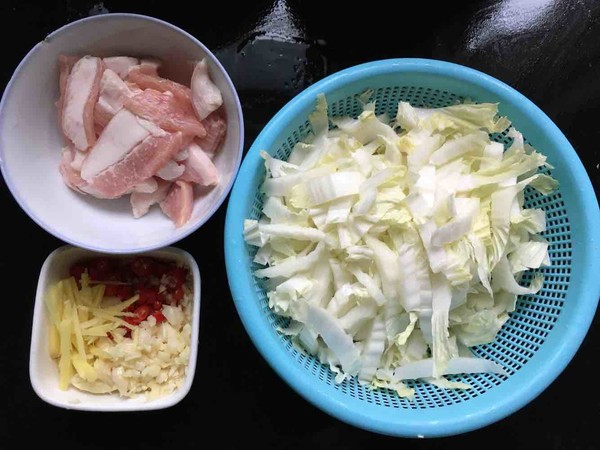 白菜幫炒肉的做法-香辣味炒菜譜-易網<a href=http://www.jsjjzhkt.cn/ target=_blank class=infotextkey>健康養生</a>網 白菜幫炒肉的做法-香辣味炒菜譜