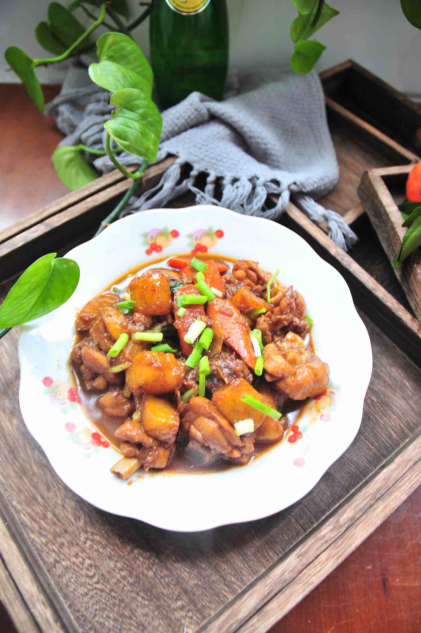 土豆燒雞腿的做法-家常味燒菜譜-易網健康養生網 土豆燒雞腿的做法-家常味燒菜譜