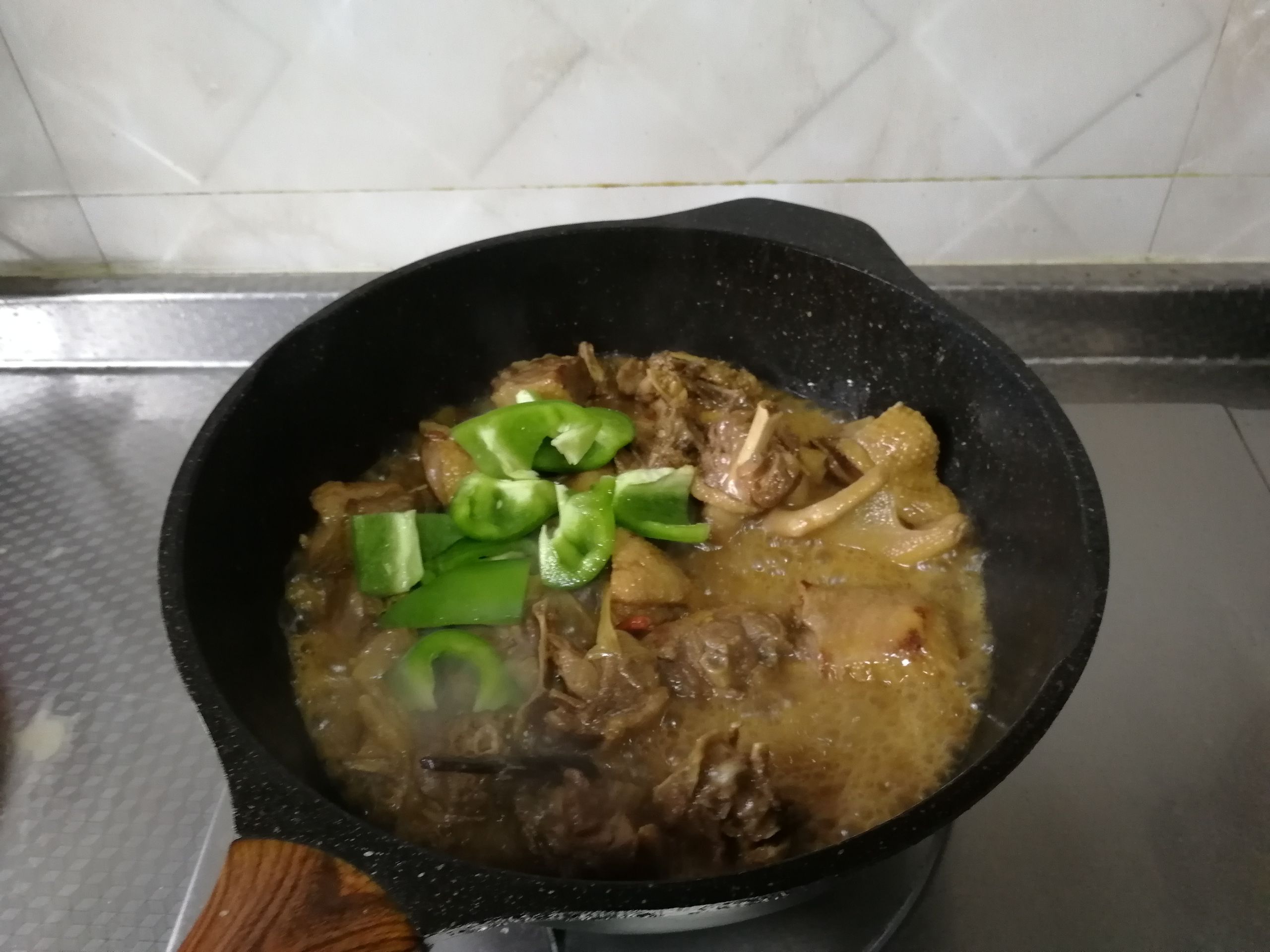 紅燒鵝肉的做法-咸鮮味煮菜譜-易網健康養生網 紅燒鵝肉的做法-咸鮮味煮菜譜