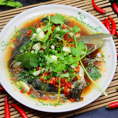 剁椒蒸魚頭的做法-香辣味蒸菜譜