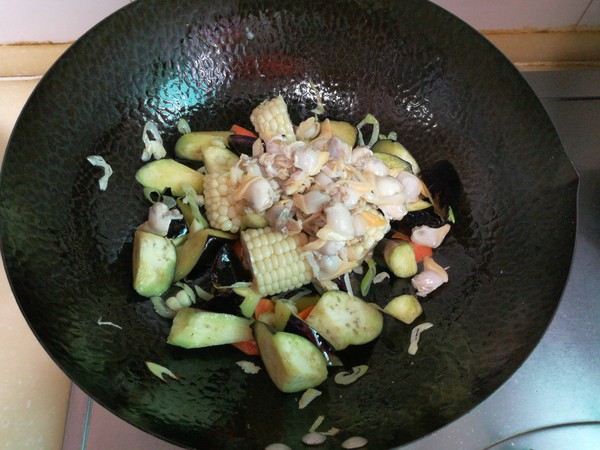 茄子花蜆子燴玉米的做法-家常味燴菜譜