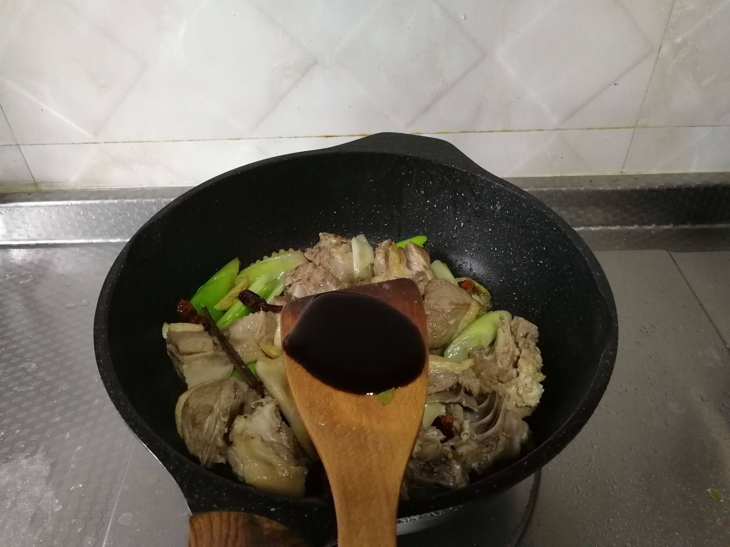 紅燒鵝肉的做法-咸鮮味煮菜譜-易網健康養生網 紅燒鵝肉的做法-咸鮮味煮菜譜