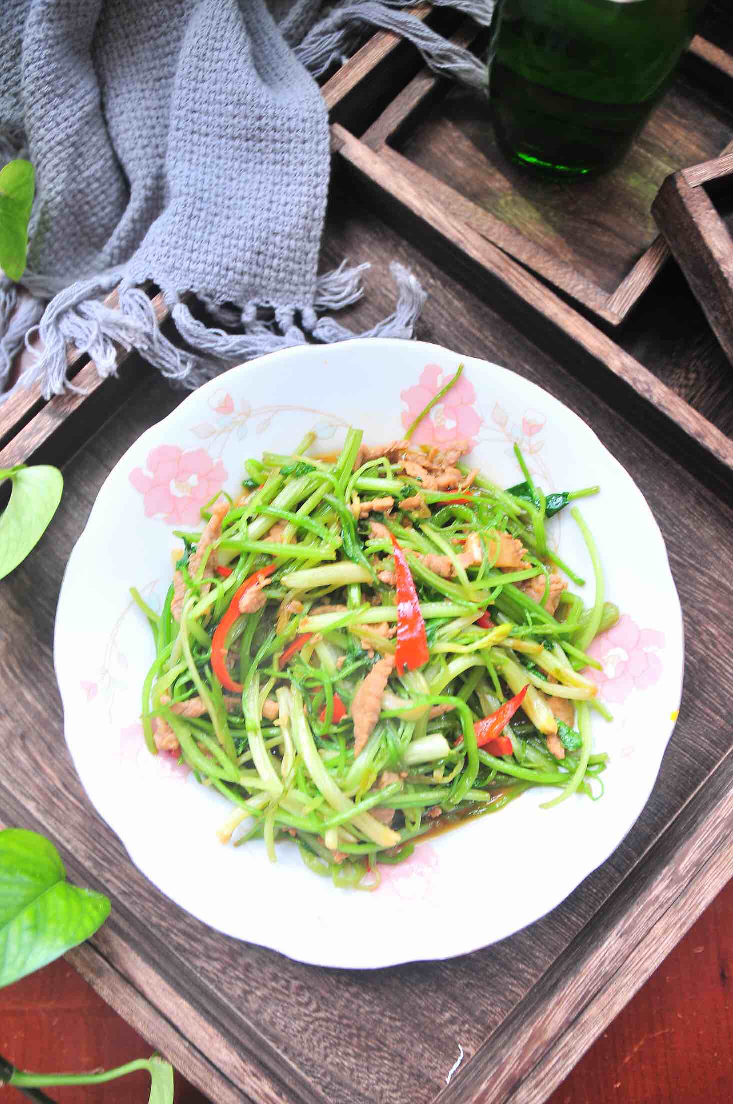 炒芹菜的做法-家常味炒菜譜-易網(wǎng)健康養(yǎng)生網(wǎng) 炒芹菜的做法-家常味炒菜譜