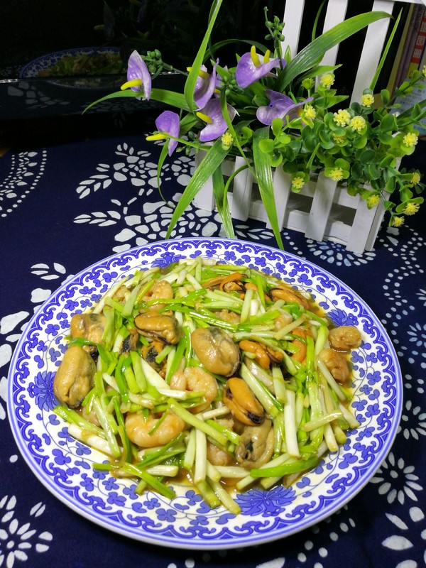 蒜黃炒貽貝蝦仁的做法-家常味炒菜譜-易網(wǎng)健康養(yǎng)生網(wǎng) 蒜黃炒貽貝蝦仁的做法-家常味炒菜譜