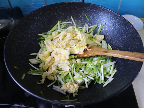 韭黃炒雞蛋的做法-家常味炒菜譜-易網健康養生網 韭黃炒雞蛋的做法-家常味炒菜譜