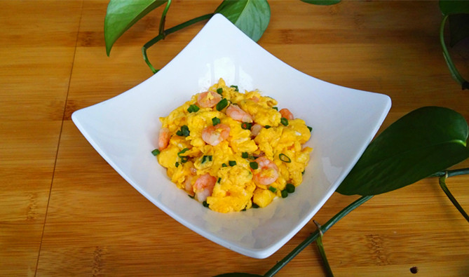 雞蛋炒蝦仁的做法-咸鮮味炒菜譜-易網(wǎng)健康養(yǎng)生網(wǎng) 雞蛋炒蝦仁的做法-咸鮮味炒菜譜