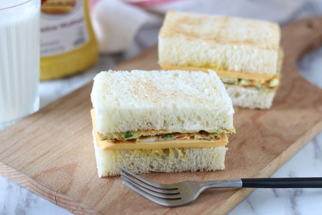 煎蛋奶酪三明治的做法-家常味煎菜譜-易網健康養生網 煎蛋奶酪三明治的做法-家常味煎菜譜