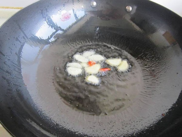 茼蒿炒雞蛋的做法-家常味炒菜譜