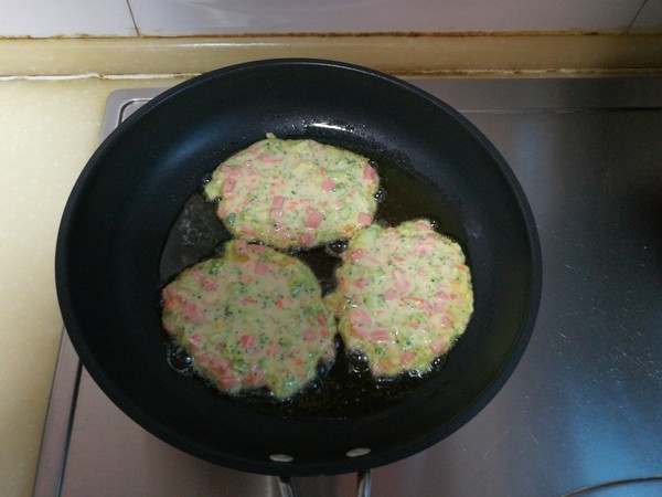 西蘭花菜餅的做法-家常味煎菜譜-易網健康養生網 西蘭花菜餅的做法-家常味煎菜譜