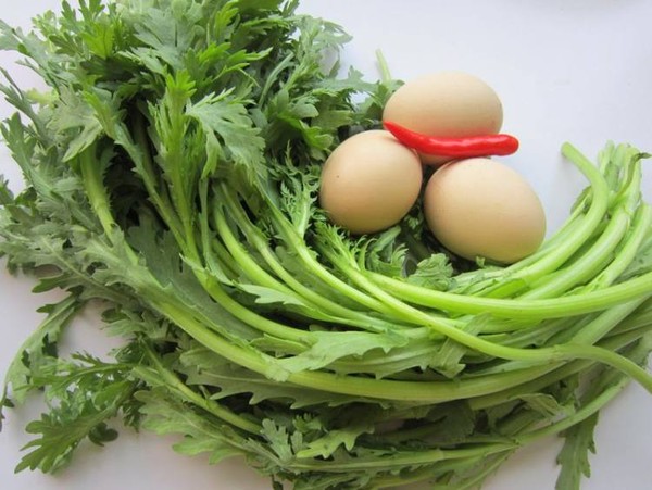 茼蒿炒雞蛋的做法-家常味炒菜譜