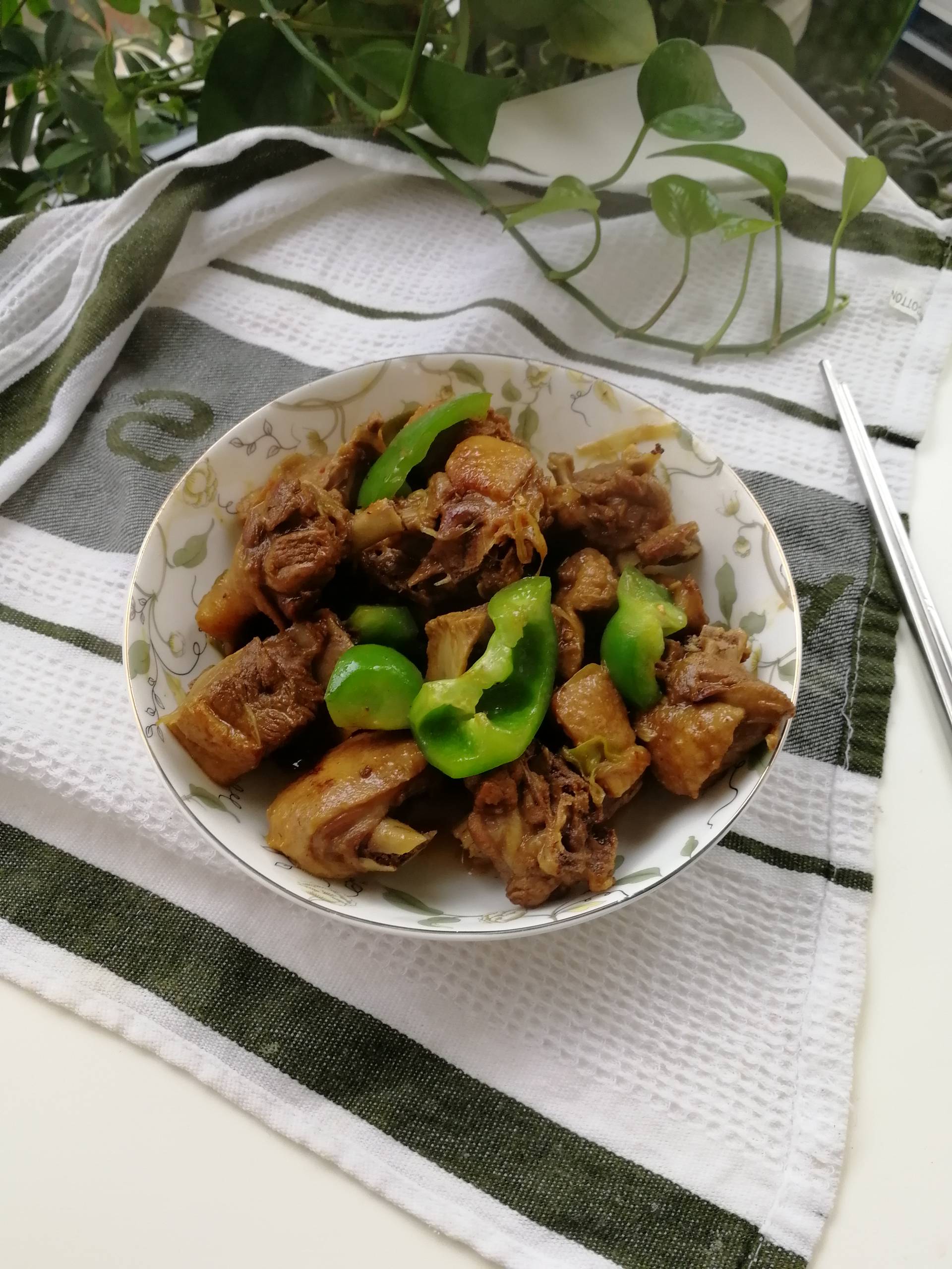 紅燒鵝肉的做法-咸鮮味煮菜譜-易網健康養生網 紅燒鵝肉的做法-咸鮮味煮菜譜