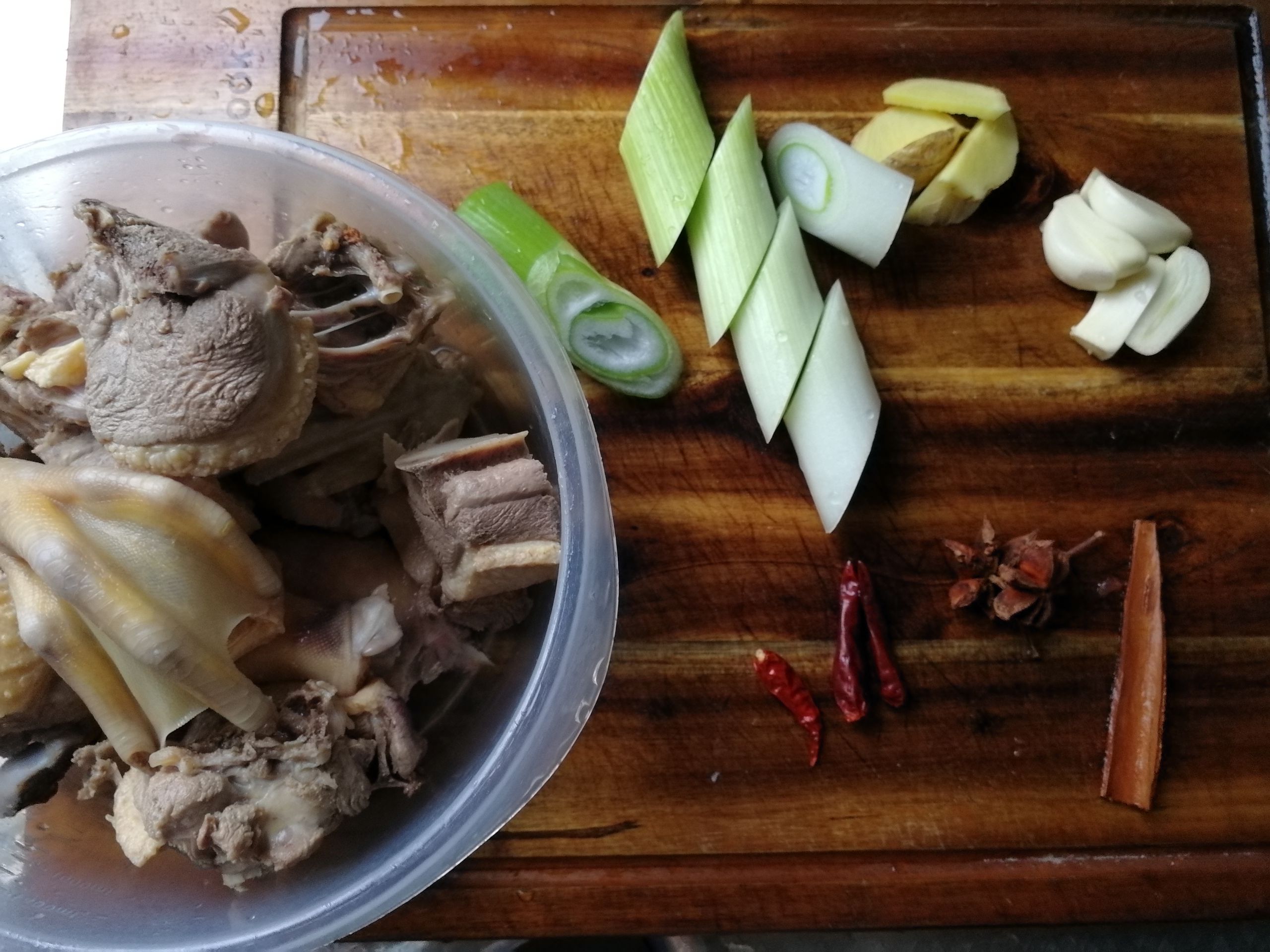 紅燒鵝肉的做法-咸鮮味煮菜譜-易網健康養生網 紅燒鵝肉的做法-咸鮮味煮菜譜