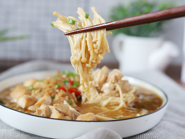 蒜蓉金針菇蒸雞胸肉的做法-家常味蒸菜譜-易網健康養(yǎng)生網 蒜蓉金針菇蒸雞胸肉的做法-家常味蒸菜譜