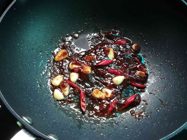 蒜苗辣炒香干的做法-醬香味炒菜譜